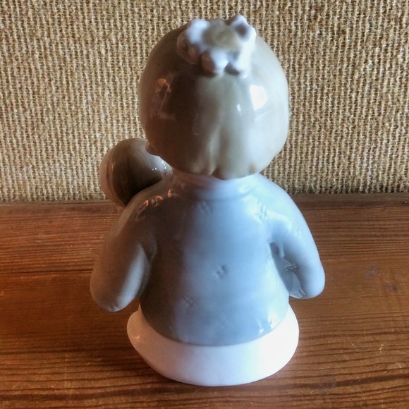 Elegant Toyo Traditional Japanese Child With Ball Porcelain Figurine, Unique Hom - Picture 4 of 5